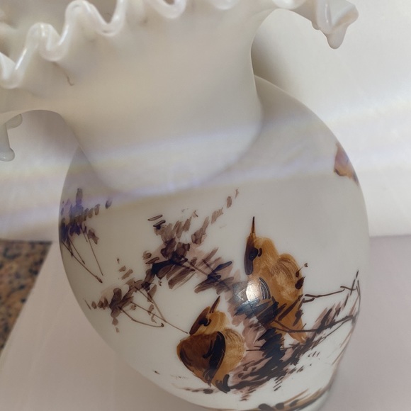 Hand painted glass crested ruffle top vase - Picture 2 of 10